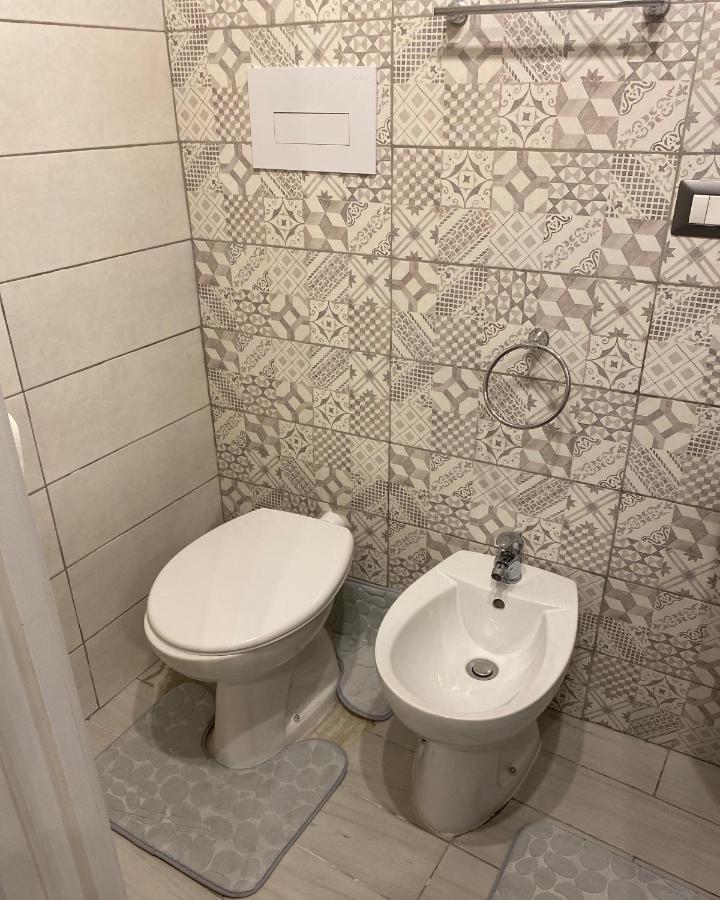Ropelli Santa Chiara Apartment Наполи Екстериор снимка